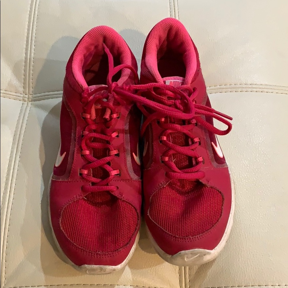 Nike tennis shoes